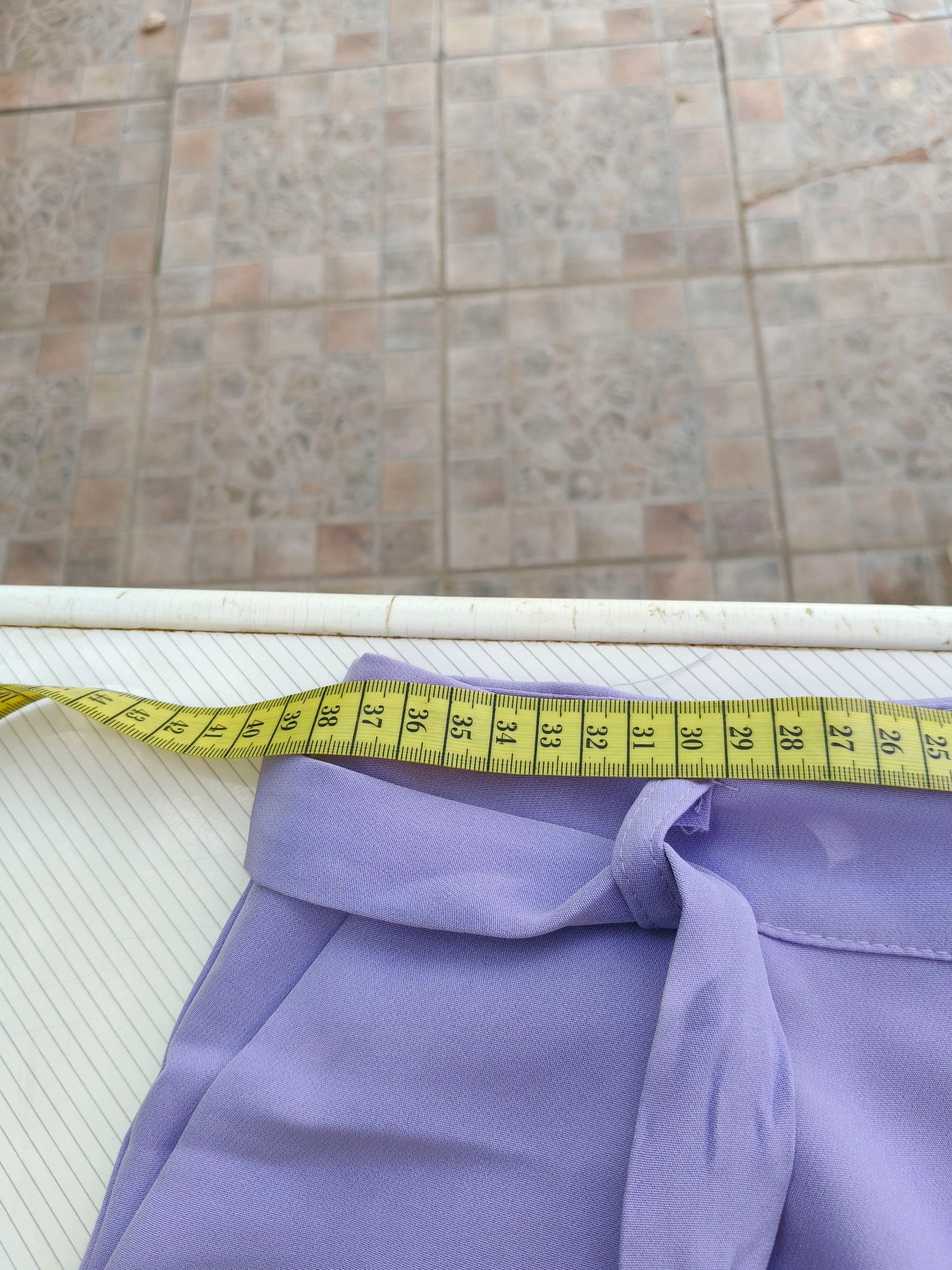 Pantalón de vestir morado lila con lazo – photo 9